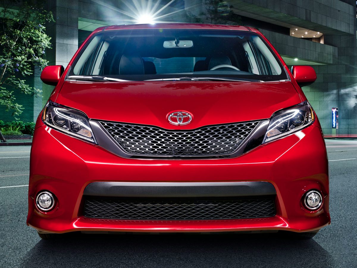 Super White 2016 Toyota Sienna SE 8-Passenger Minivan Front-Wheel Drive 6-Speed Automatic Overdrive