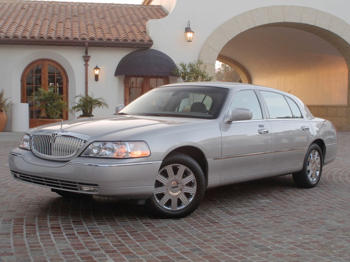 2003 Lincoln Town Car Cartier L Sedan Rear-Wheel Drive 4-Speed Automatic
