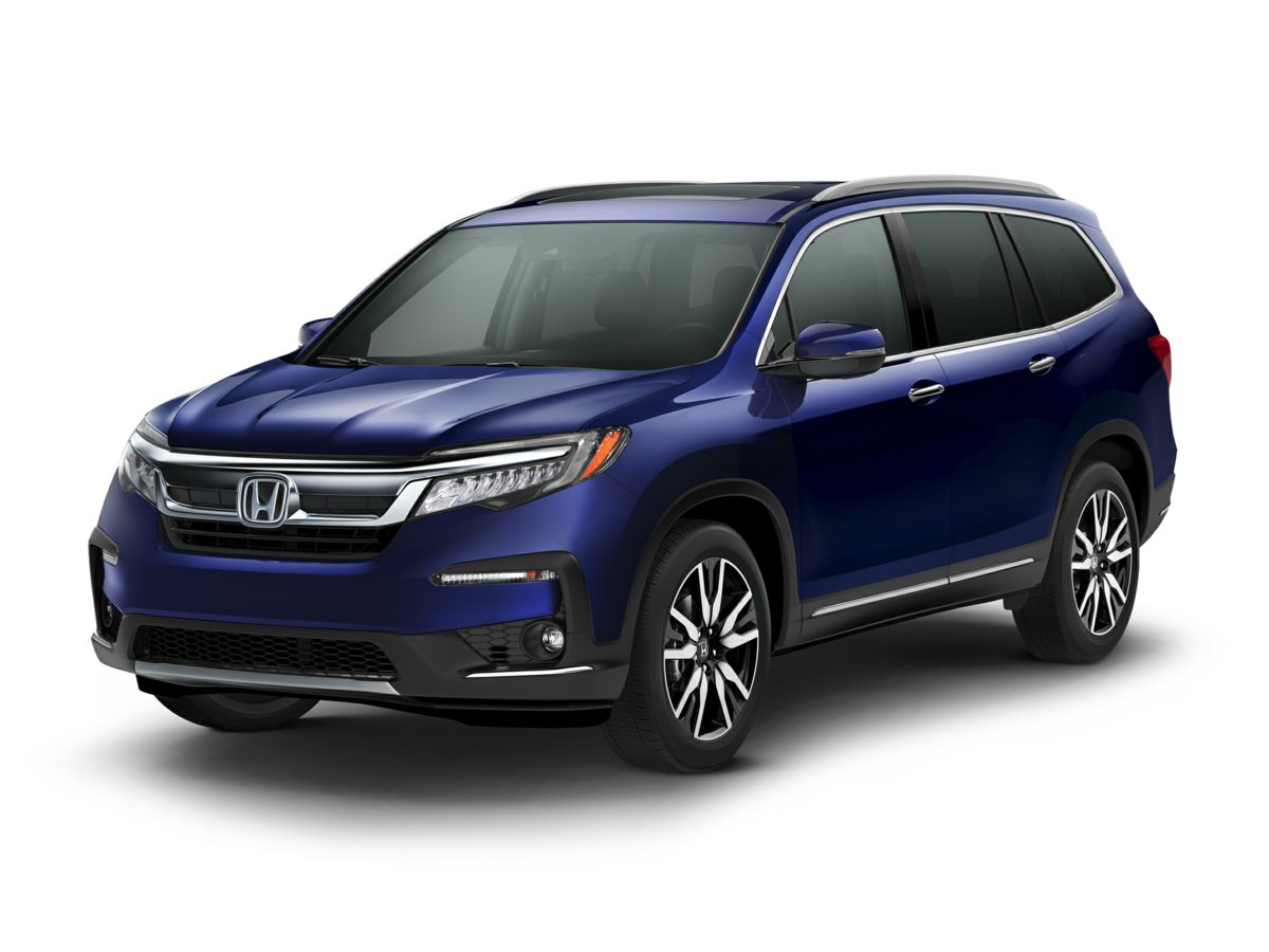 2021 Honda Pilot Touring AWD with Rear Captains Chairs