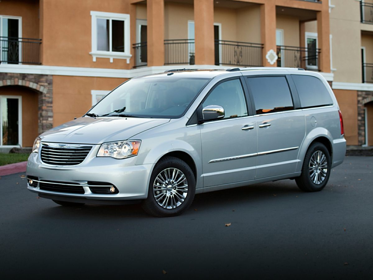 2015 Chrysler Town & Country Touring 1