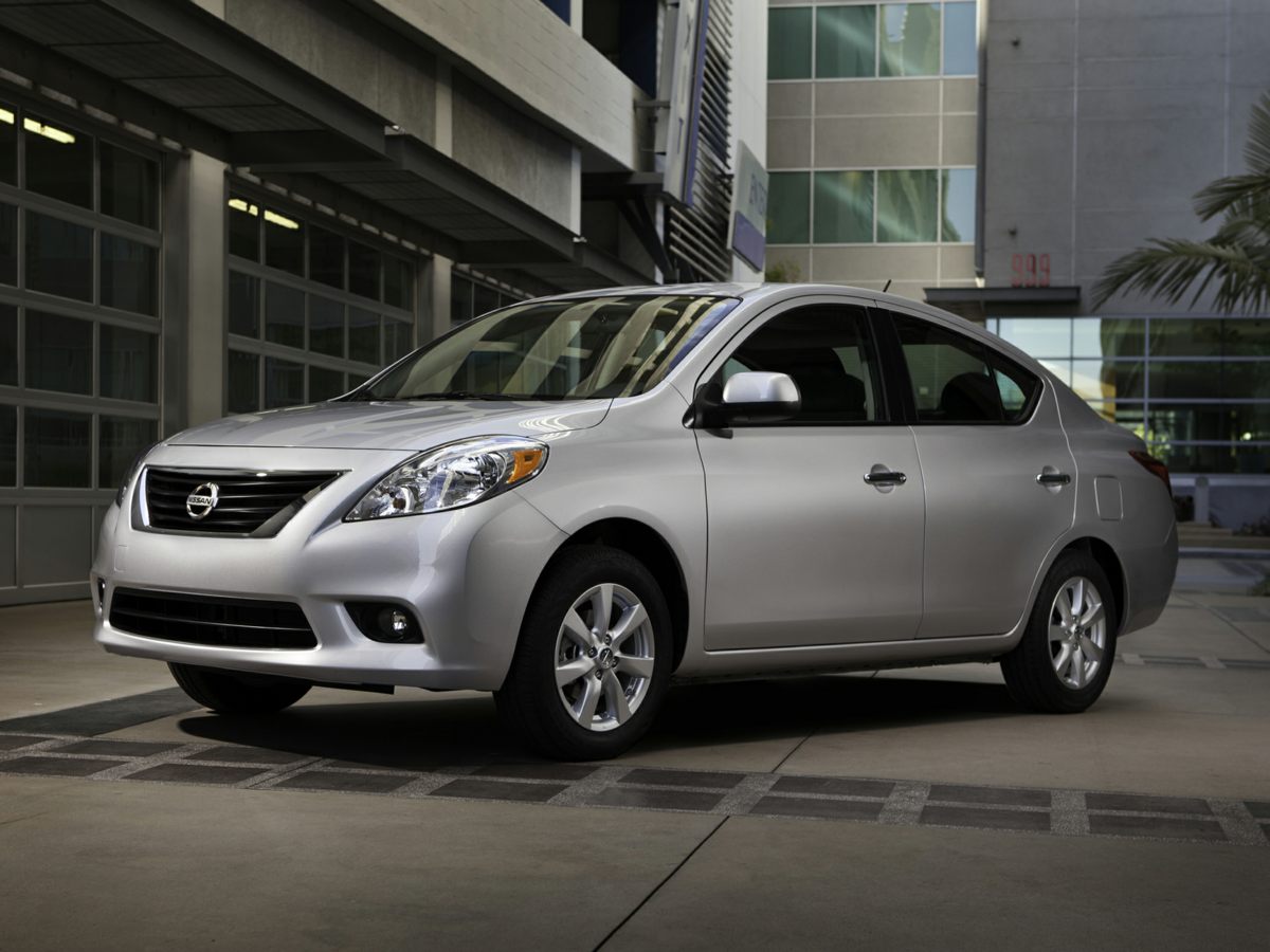 2013 Nissan Versa 1.6 SV 1