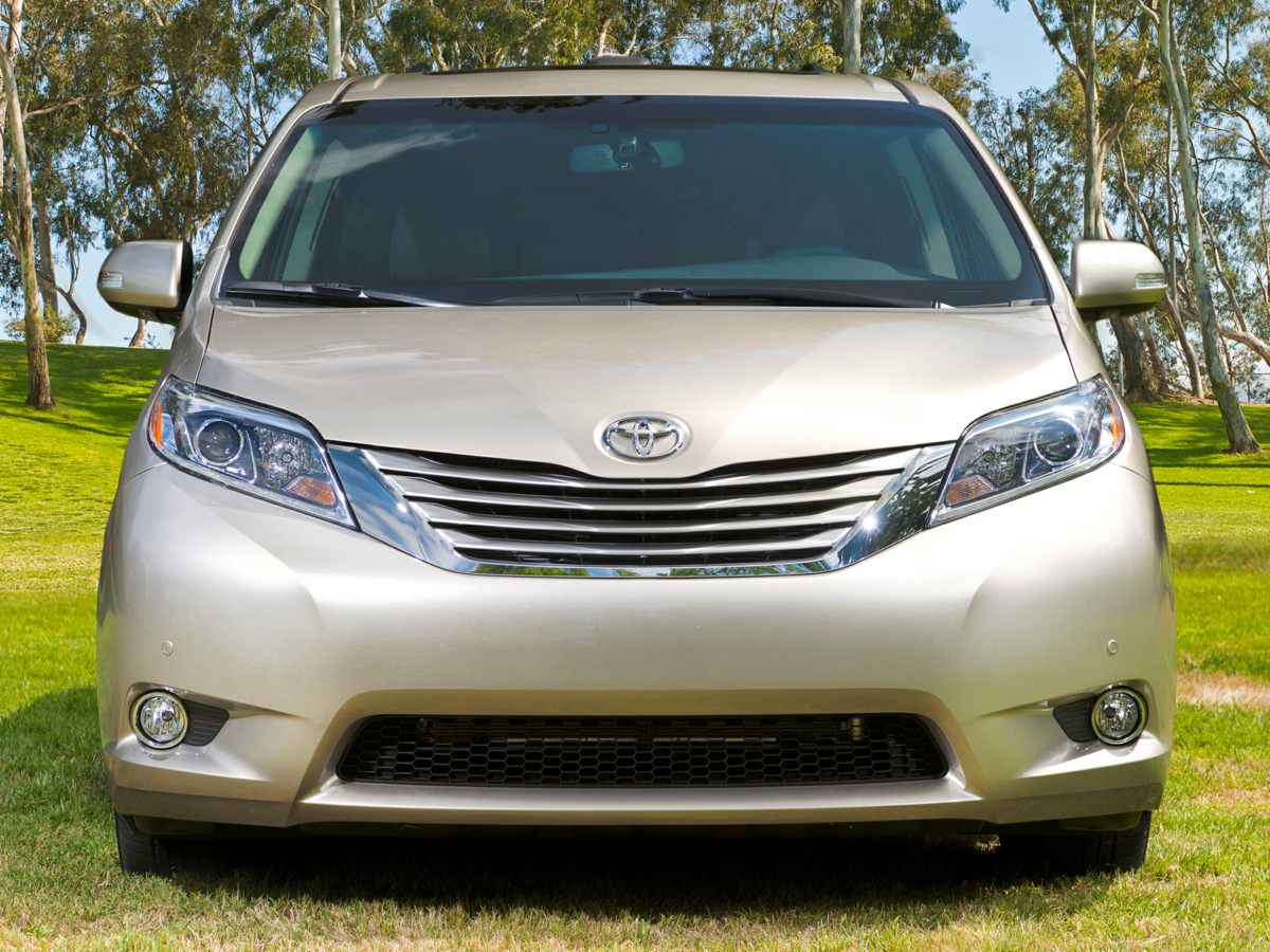 2015 Toyota Sienna XLE images