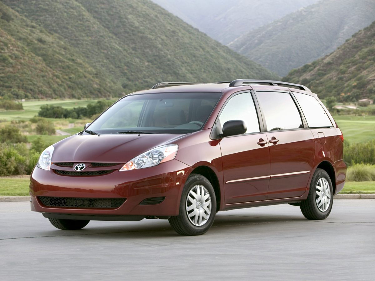 2010 Toyota Sienna  1