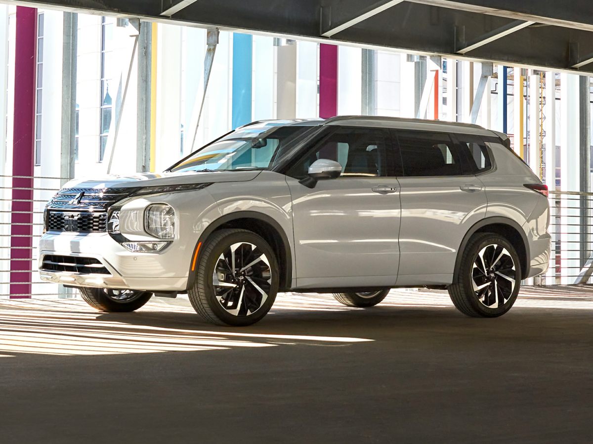 2024 Mitsubishi Outlander SE Black Edition w/Pano Roof 1