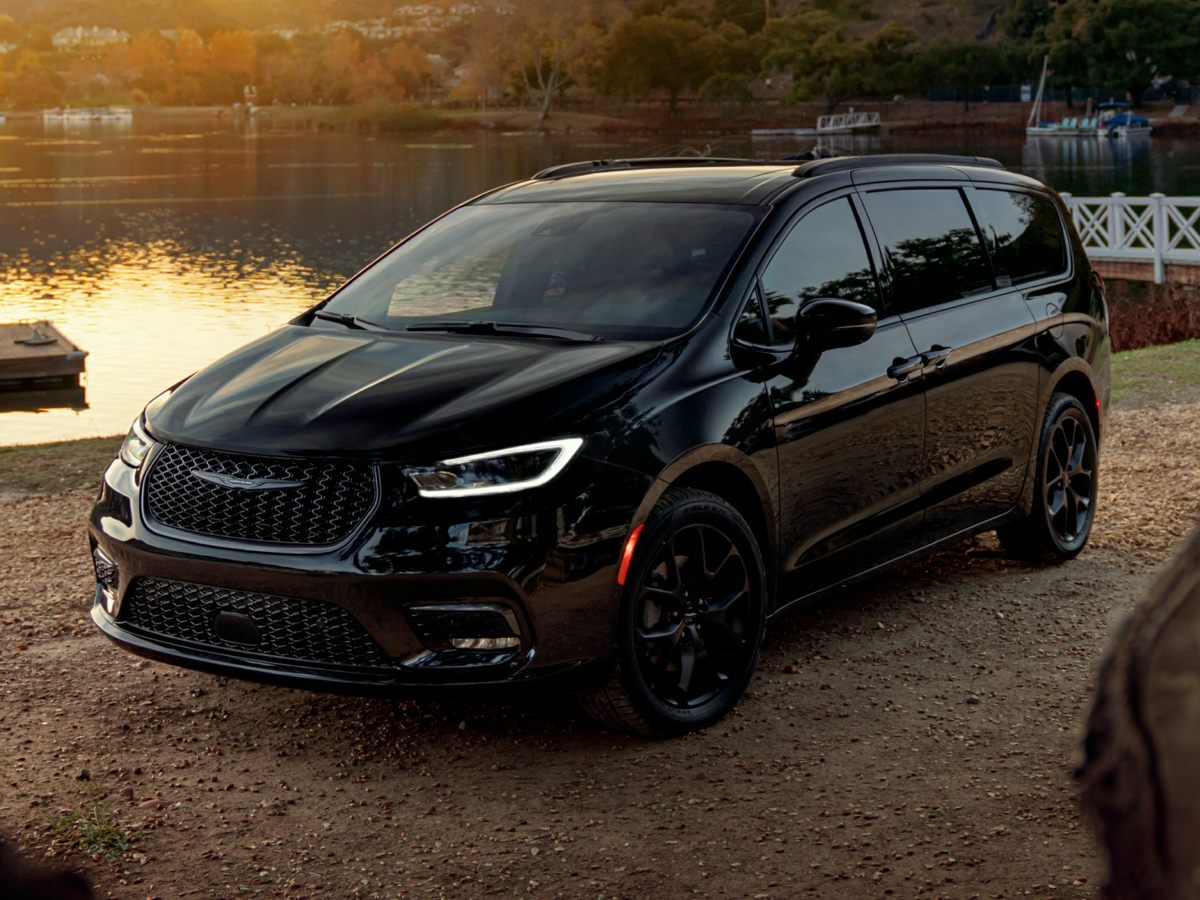 New 2024 Chrysler Pacifica Limited Passenger Van in Monroe 24187