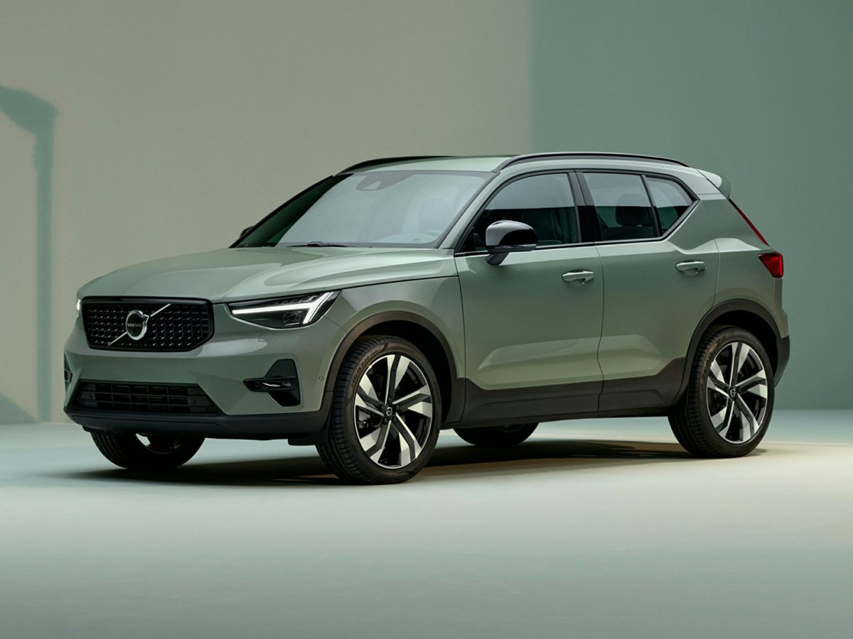 2024 Volvo XC40 B5 Plus Dark Theme photo