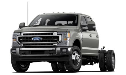 2022 Ford F-350 Chassis Lariat