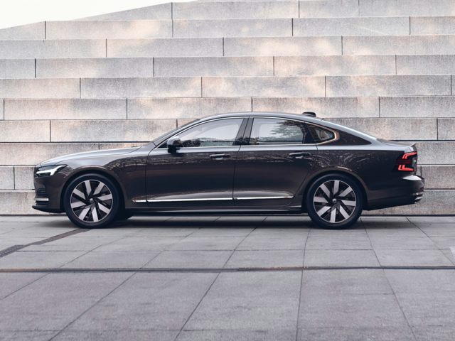 2024 Volvo S90 Recharge Plug-in Hybrid Profile View